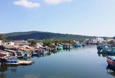 Có Một Làng Chài Hàm Ninh Yên Bình Nơi Biển Đảo Có Một Làng Chài Hàm Ninh Yên Bình Nơi Biển Đảo