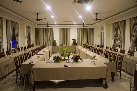 Khách Sạn Boulevard