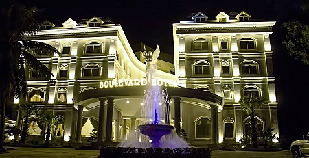 Khách Sạn Boulevard
