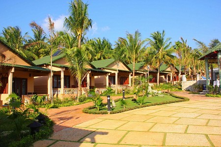 PHÚ VÂN RESORT & SPA