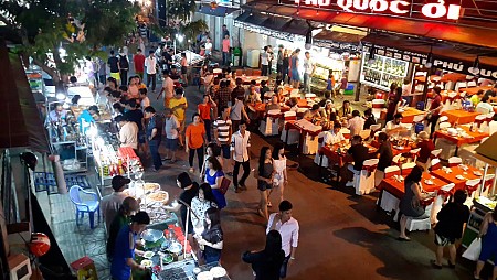 Review điểm đến tuyệt vời về đêm tại Phú Quốc – Chợ đêm Dinh Cậu