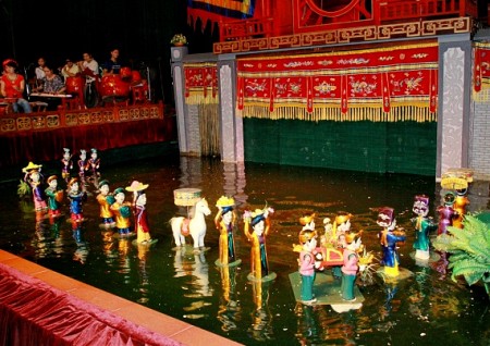 Thăm nhà hát múa rối nước Đảo Ngọc