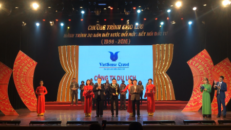 VIETSENSE TRAVEL ĐÓN NHẬN VINH DANH  TOP 100 SẢN PHẨM - DỊCH VỤ CHẤT LƯỢNG CAO ASEAN VIETSENSE TRAVEL ĐÓN NHẬN VINH DANH  TOP 100 SẢN PHẨM - DỊCH VỤ CHẤT LƯỢNG CAO ASEAN