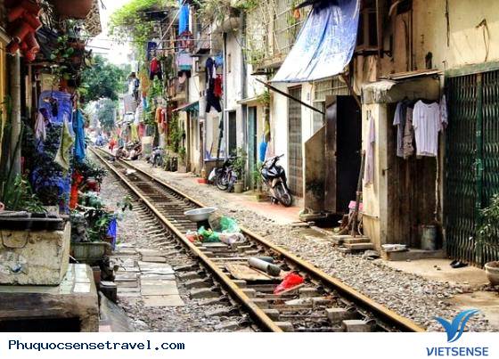Đường ray trong phố cổ Hà Nội