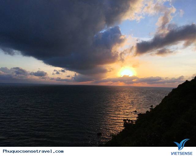 Đứng giữa hai mặt trời - Ảnh 1