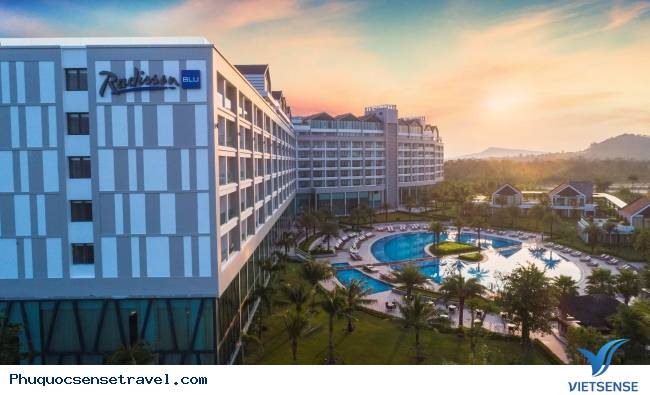 Qúy khách có mặt tại sân bay Tân Sơn Nhất/Nội Bài tự túc làm thủ tục đáp chuyến bay Phú Quốc Qúy khách có mặt tại sân bay Tân Sơn Nhất/Nội Bài tự túc làm thủ tục đáp chuyến bay Phú Quốc