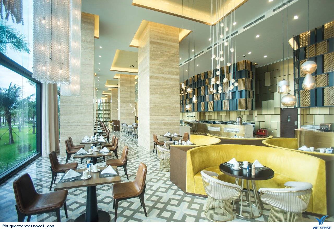 Ăn sáng Buffet tại khách sạn. Ăn sáng Buffet tại khách sạn.