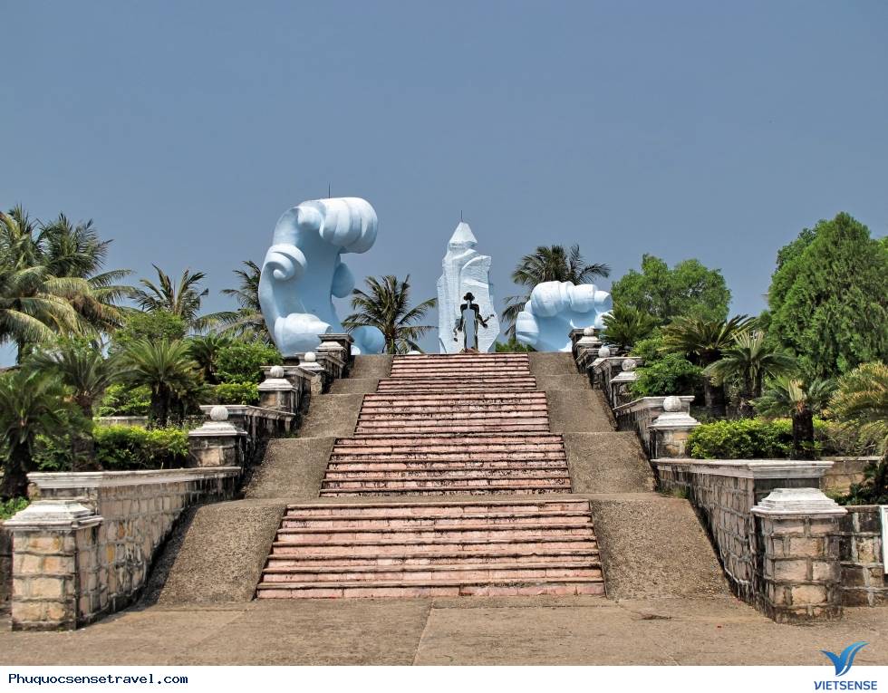 Đài tưởng niệm Liệt sĩ nhà tù Phú Quốc - Ảnh 1 Đài tưởng niệm Liệt sĩ nhà tù Phú Quốc - Ảnh 1