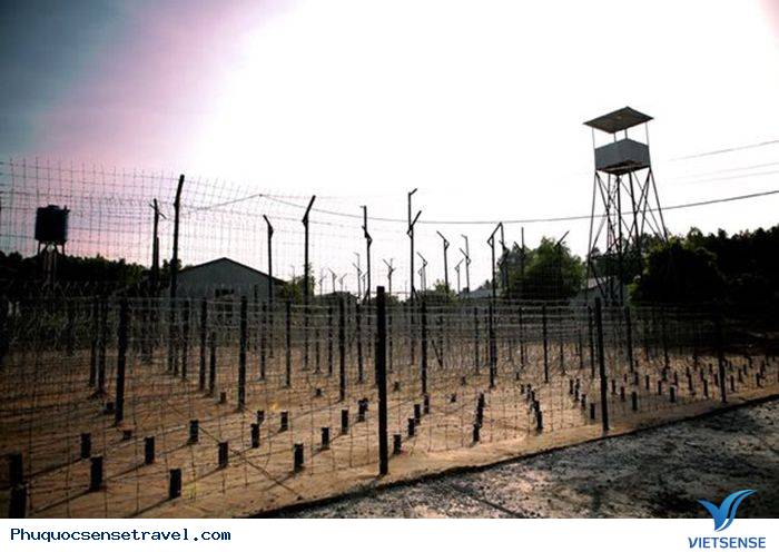 Đài tưởng niệm Liệt sĩ nhà tù Phú Quốc - Ảnh 2 Đài tưởng niệm Liệt sĩ nhà tù Phú Quốc - Ảnh 2