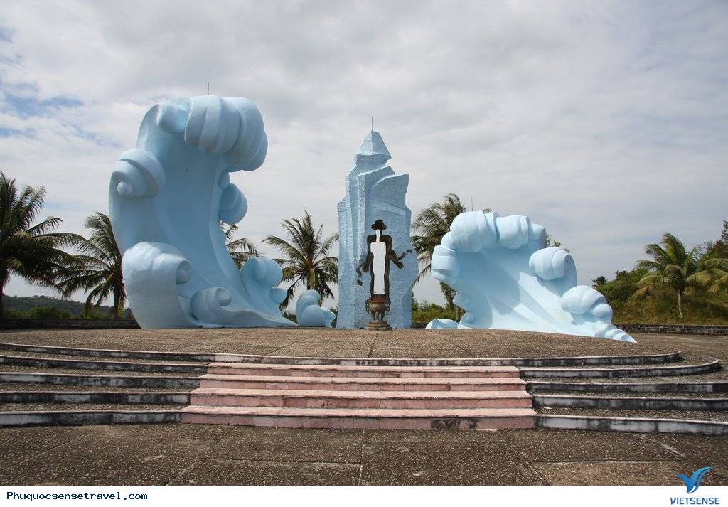 Đài tưởng niệm Liệt sĩ nhà tù Phú Quốc - Ảnh 3 Đài tưởng niệm Liệt sĩ nhà tù Phú Quốc - Ảnh 3
