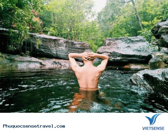 Đắm mình trong làn nước mát lạnh của những con suối Đắm mình trong làn nước mát lạnh của những con suối