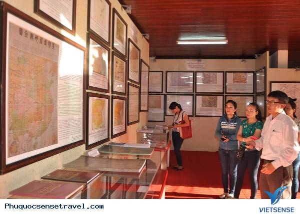 Bộ sưu tập trưng bày bên trong triển lãm Bộ sưu tập trưng bày bên trong triển lãm