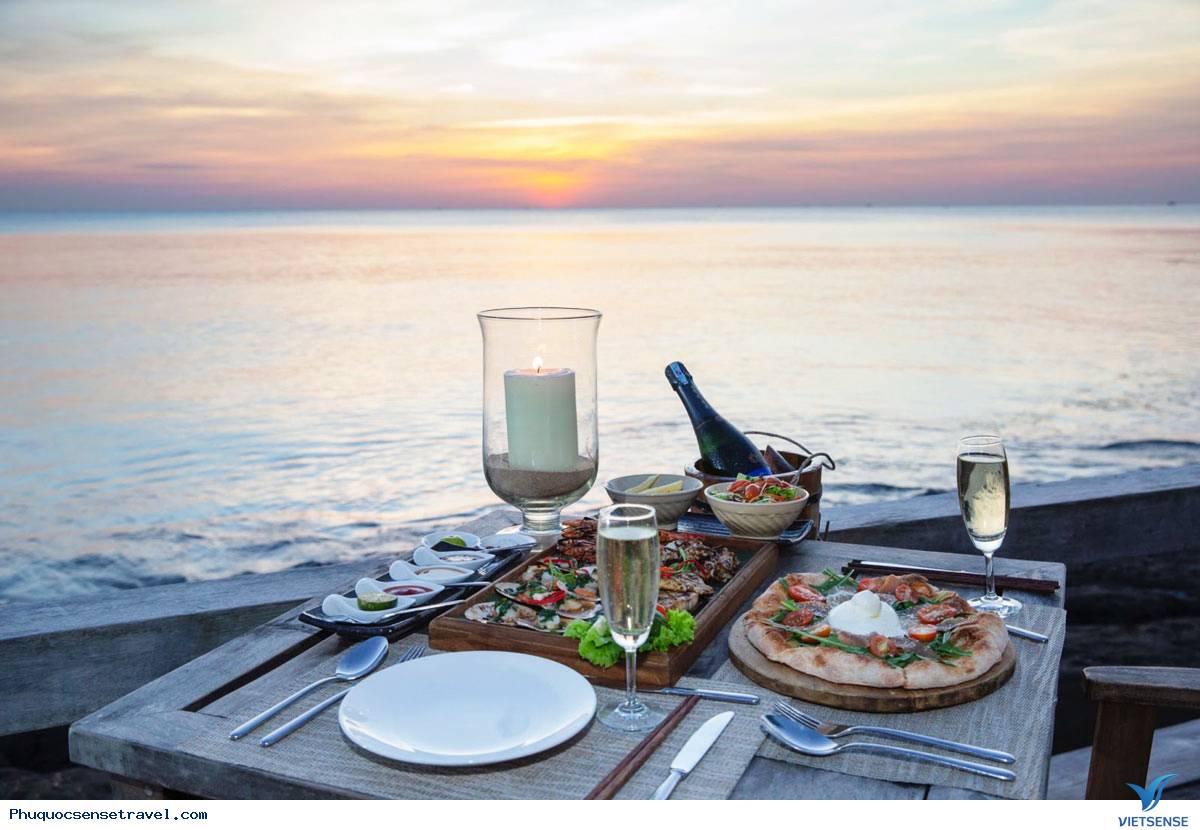 Đồ nướng và trò chơi trên bãi biển