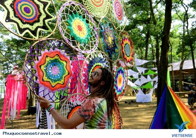 Du khách quẩy hết mình tại lễ hội âm nhạc Hà Nội Du khách quẩy hết mình tại lễ hội âm nhạc Hà Nội