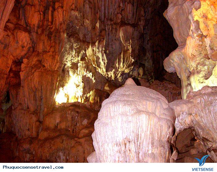 Thạch Động Thôn Vân