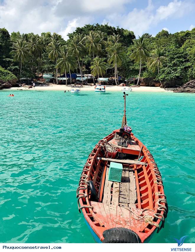 Kết thúc kỳ nghĩ lễ khách thăm quan hối hả rời đảo - Ảnh 1 Kết thúc kỳ nghĩ lễ khách thăm quan hối hả rời đảo - Ảnh 1