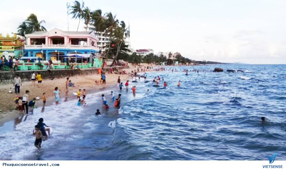 Kết thúc kỳ nghĩ lễ khách thăm quan hối hả rời đảo - Ảnh 3 Kết thúc kỳ nghĩ lễ khách thăm quan hối hả rời đảo - Ảnh 3