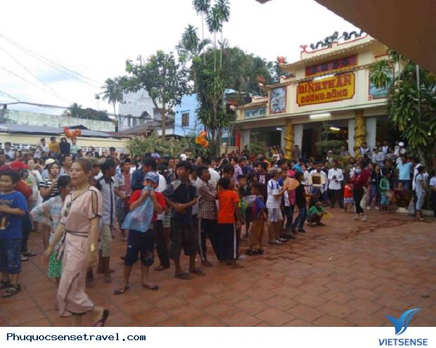 Lễ hội Đình Thần Dương Đông thổi hồn tâm linh Phú Quốc - Ảnh 2 Lễ hội Đình Thần Dương Đông thổi hồn tâm linh Phú Quốc - Ảnh 2