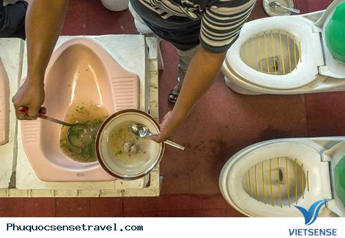 Nhà Hàng Siêu Dị ở Indonesia - Style Bồn Cầu