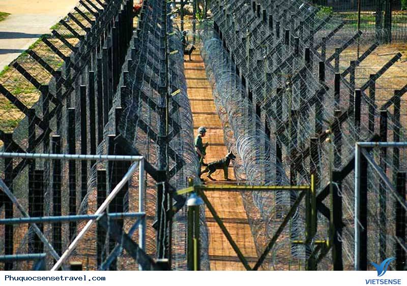 Nhà tù Phú Quốc được công nhận là di tích lịch sử cấp quốc gia năm 1993. - Ảnh 2