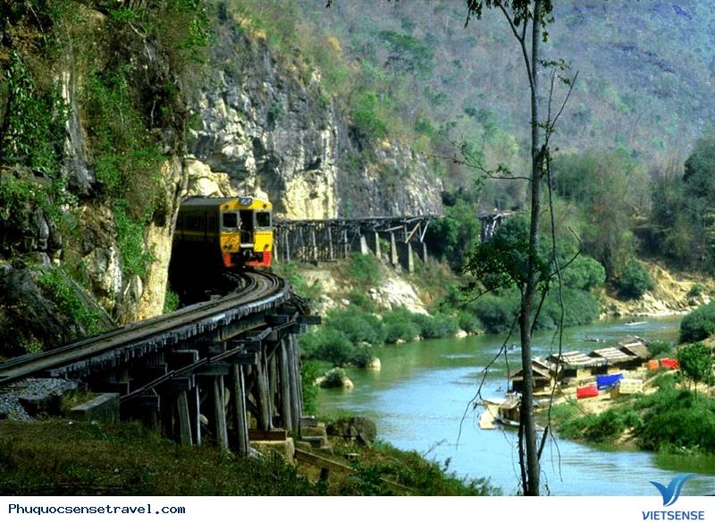 Những tuyến đường sắt cảm giác mạnh trên thế giới - Ảnh 7