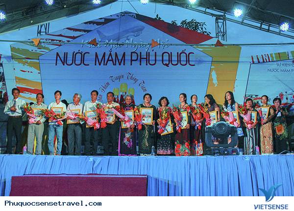 Sôi Động Ngày Hội Nước Mắm Phú Quốc - Ảnh 1