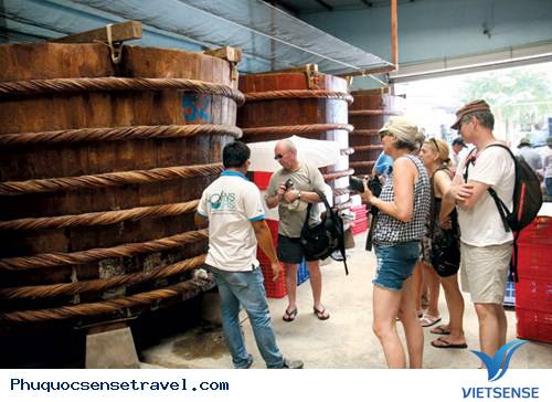 Sôi Động Ngày Hội Nước Mắm Phú Quốc - Ảnh 2