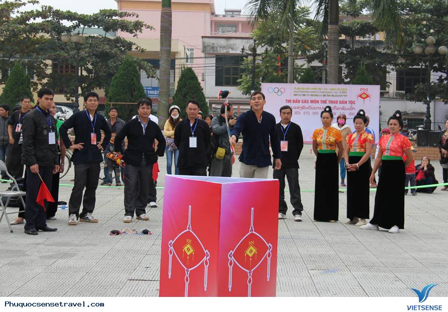 Sôi Nổi Lễ Hội Ném Còn 3 Nước Việt - Lào - Trung 2013 - Ảnh 1 Sôi Nổi Lễ Hội Ném Còn 3 Nước Việt - Lào - Trung 2013 - Ảnh 1