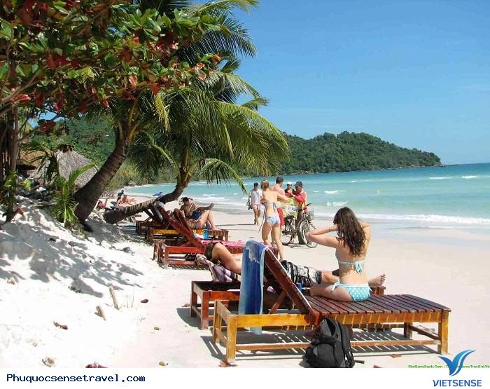 Tắm biển tại bãi Gành Dầu Tắm biển tại bãi Gành Dầu
