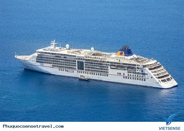 Tàu trải nghiệm quốc tế chở gần 850 khách thăm quan đến Phú Quốc - Ảnh 1