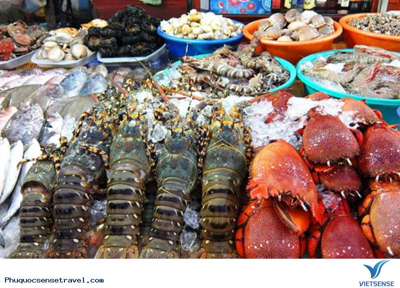 Thưởng thức hải sản tại chợ đêm Phú Quốc - Ảnh 3