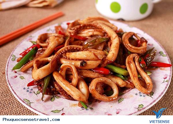 Tới Phú Quốc Nhất Định Phải Thử Mực Om Nước Mắm - Ảnh 1